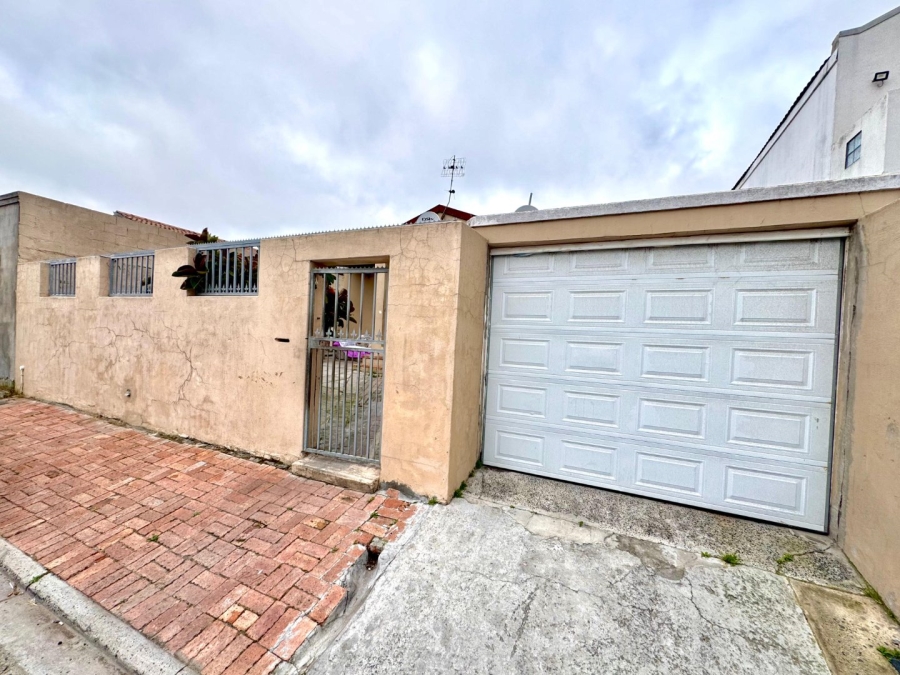 3 Bedroom Property for Sale in Beacon Valley Western Cape
